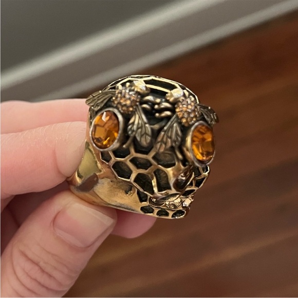 Alexander McQueen Honeycomb Skull Bee Ring - Picture 5 of 17